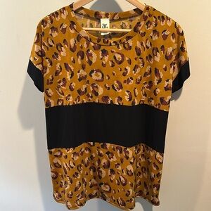 Sew In Love Small Abstract Antelope Animal Print Short Sleeve Blouse Top